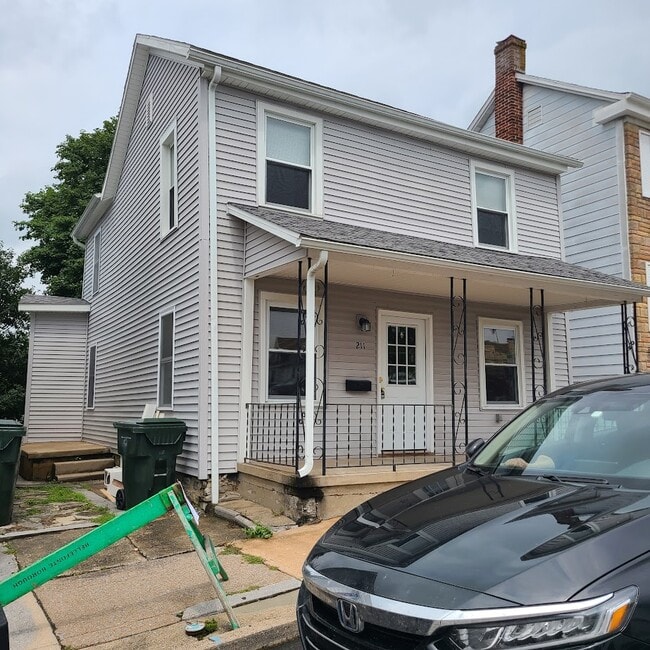 Photo - 211 E High St House