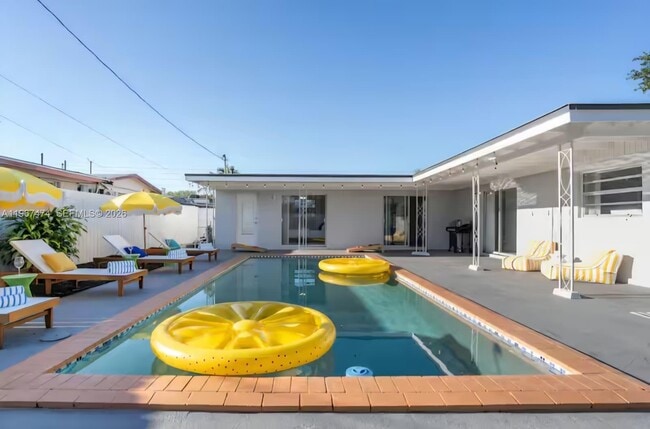 Photo - 7881 Sheridan St