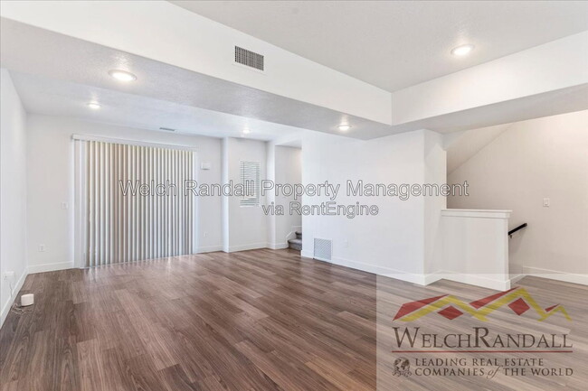 2336 James Wy