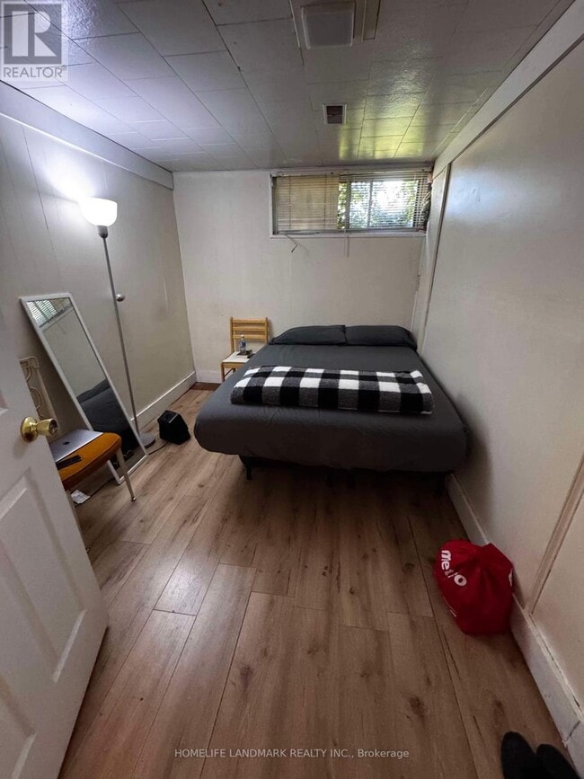 Photo - 102 Billington Crescent