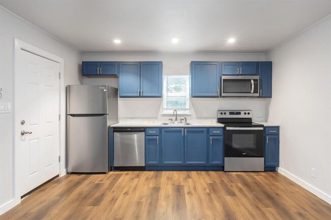 Photo - 1445 Hillview Ave