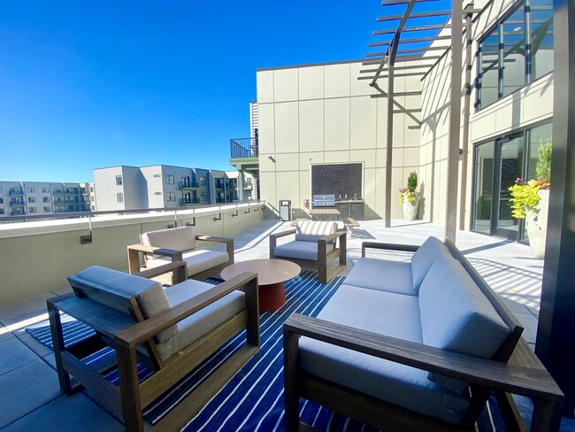 Outdoor Kitchen & Terrace - Terra at the Grove