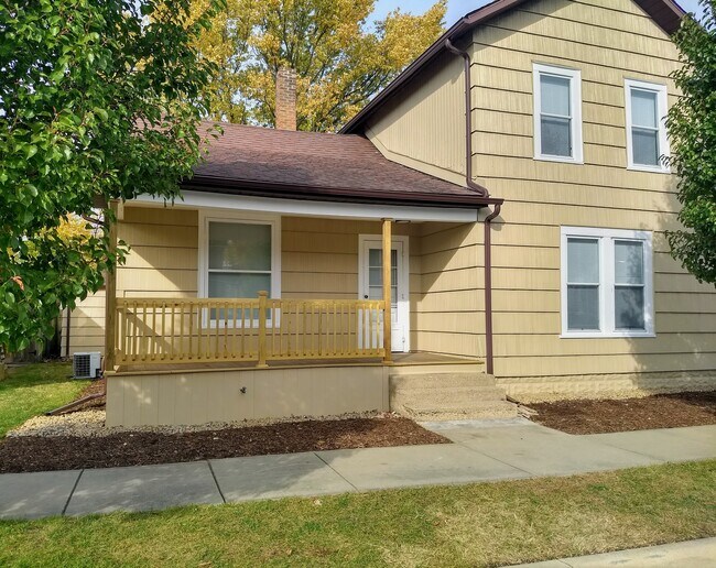 Photo - 136 E Lawrence St Townhome