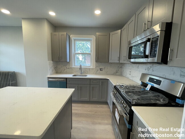 Building Photo - 44 Ashley St Unit U2 Rental