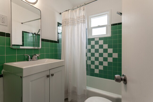 Photo - 18 Breeze Ave