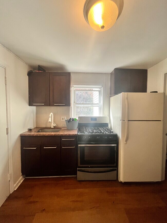 Unit 1 - 397 1st St Unidad 1