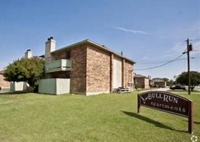 Building Photo - 2800 Bull Run Unit 707