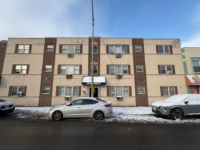 Building Photo - 1930 S Cicero Ave Unit 211