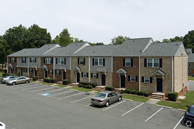 Vetra Forest Hills - Lexington Street