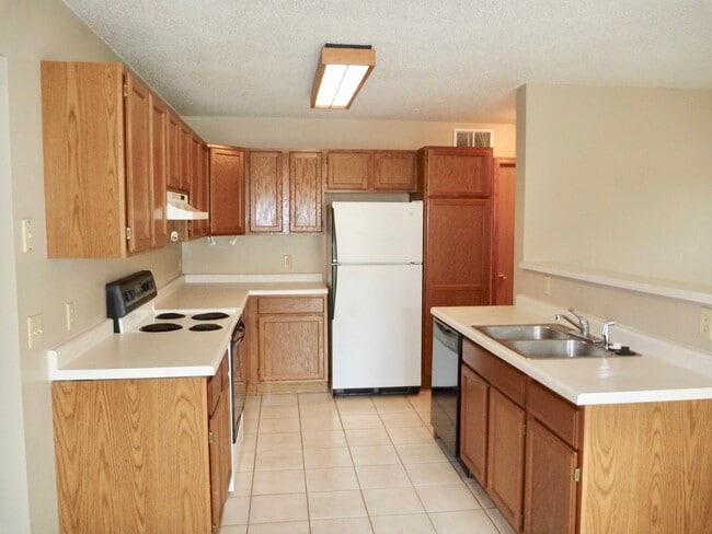 Photo - 2216 Melanie Ln