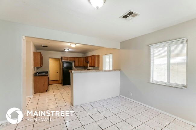 Photo - 1926 E Willetta St