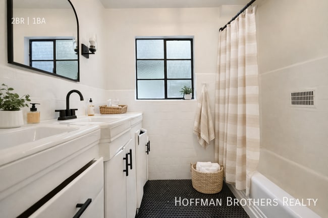 Photo - 1839 S Beverly Glen Blvd Unidad 1