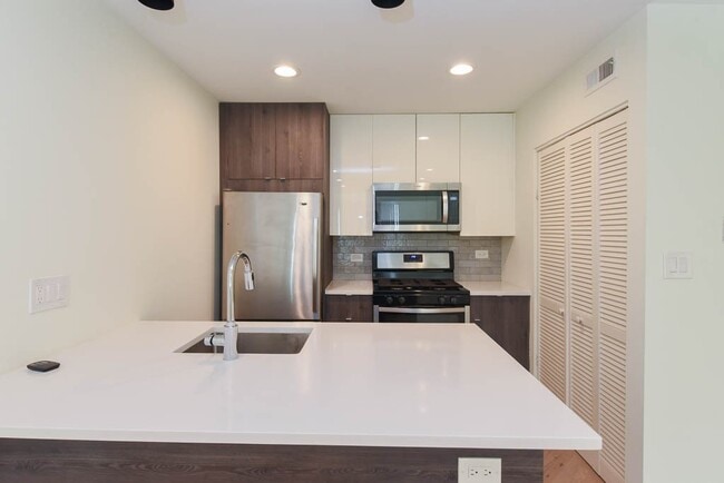 Photo - 843 W Grace St Unit 201F