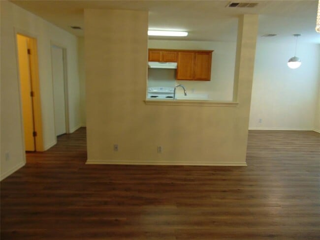 Photo - 1000 Kenneys Way