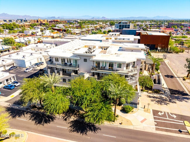 Building Photo - 3801 N Goldwater Blvd Unit 302