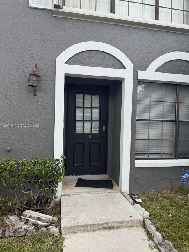 5023 Society Pl E