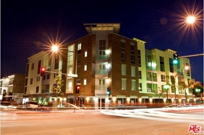 Building Photo - 220 E Broadway Unit 305 Rental