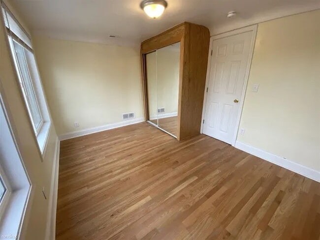 Photo - 1043 N Main St