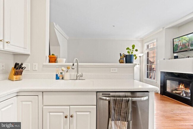 Photo - 727 N Vermont St