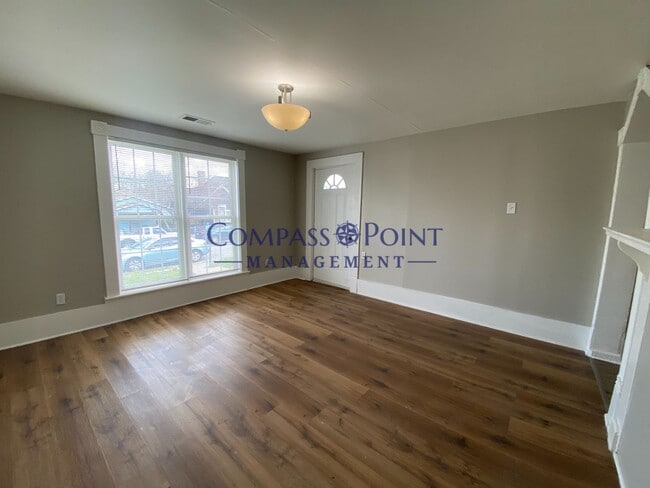 Photo - This huge 4 bedroom 1 bathroom house is Now Available!!