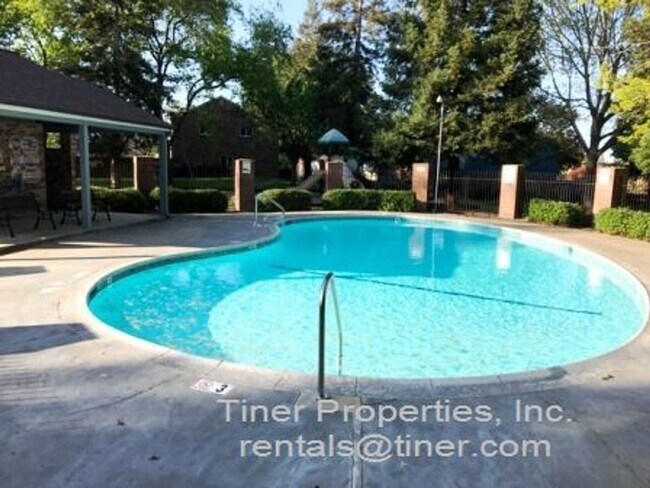 Photo - Oak Knoll 3 Bedroom Townhome- Available MO...