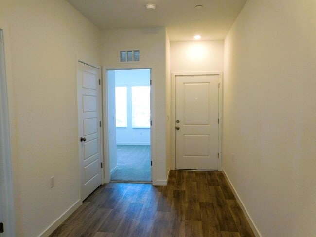 6062 E Ramona Wy
