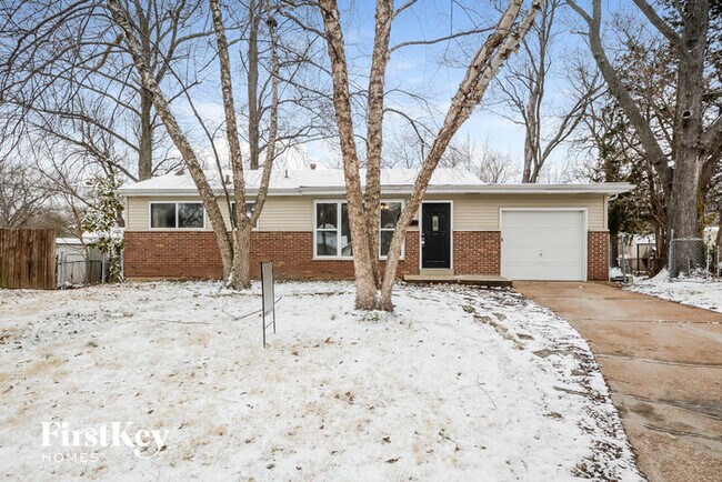 Photo - 845 Northmoor Dr House