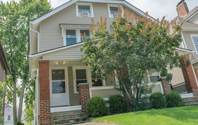 Building Photo - Summit St 2189-2191 MLR Unit 2189