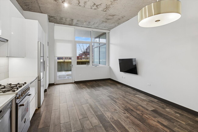 Photo - 171 N Aberdeen St Unidad 611