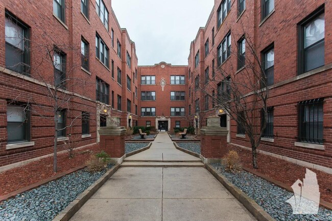 Photo - 3517 N Racine Ave Condo Unit 3521-n2