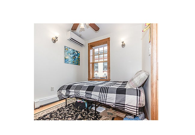 Photo - 14 S Russell St