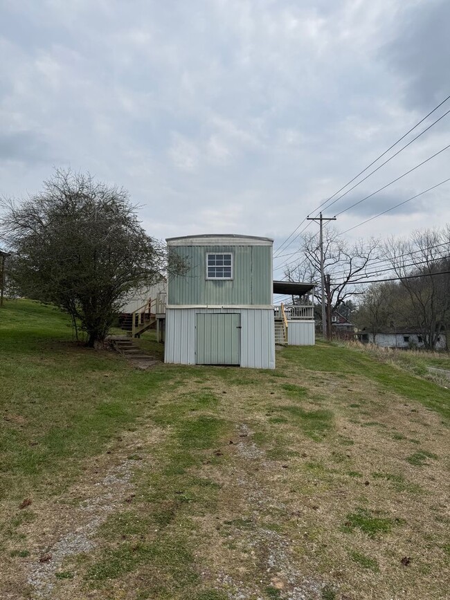 Building Photo - 2 Bedroom / 1 Bath Manufactured Home Kingsport TN