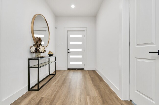 Photo - 2512 Gray St