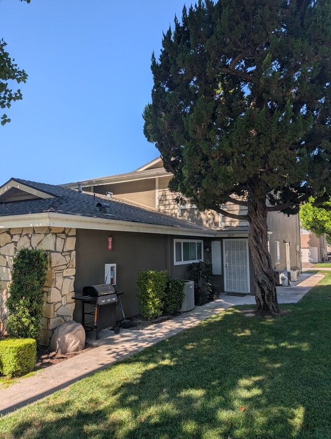 Photo - 3037 Knollwood Ave