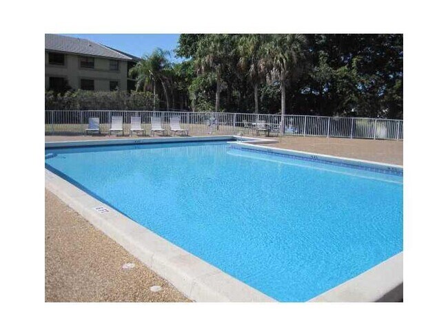 Building Photo - 8917 NW 28th Dr Unit 52d