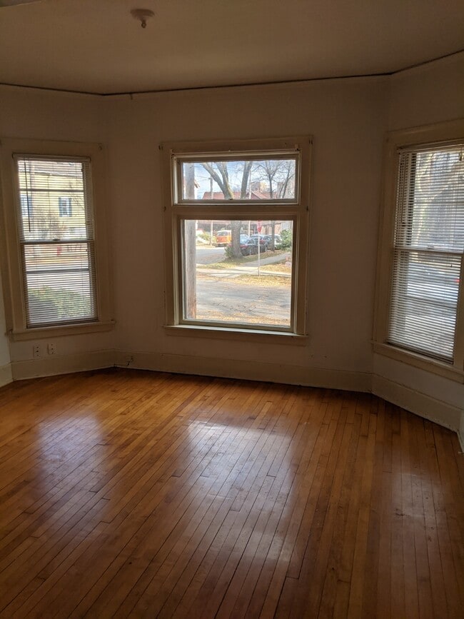 Photo - 1773 N Astor St Unidad lower flat