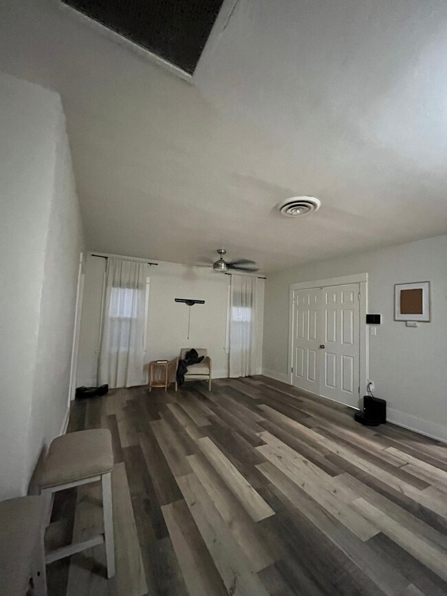 Building Photo - 1711 Cherry St Rental