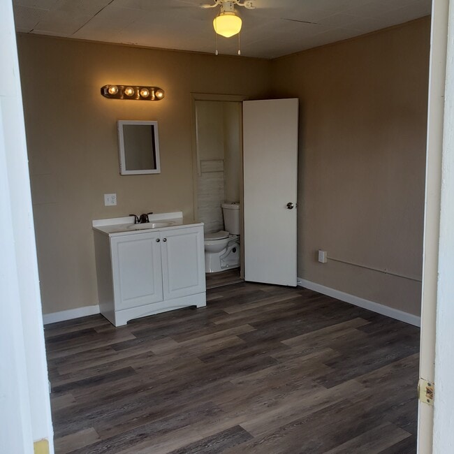 Building Photo - 350 G Ave Unit 3