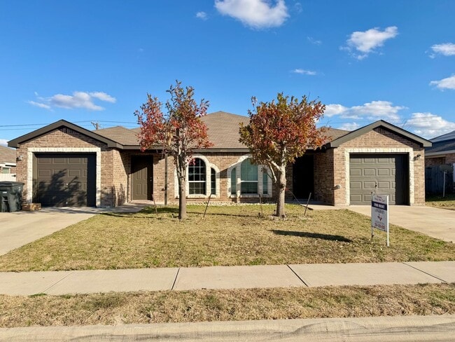 Building Photo - 4600 Waterproof Dr Unit B