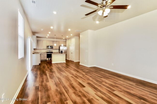 Photo - 443 Vildana Wy