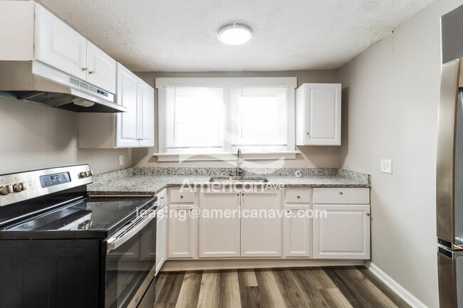 Photo - 29 E 13th St