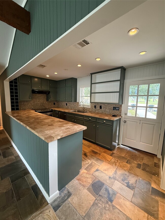 Photo - 308 Indian Shore