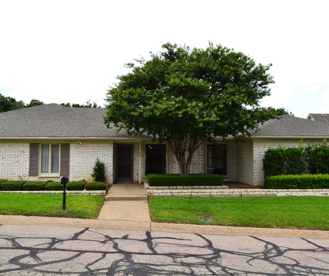 Building Photo - Charming 2 Bed, 2 Bath Home in Waco - Perf...
