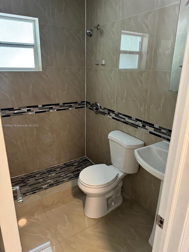 Photo - 1864 NW 24th St Unit 4