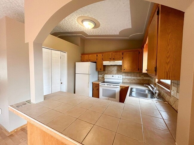 Photo - Move-In Ready 4 bed 2 bath off of West Circle Drive Available NOW!