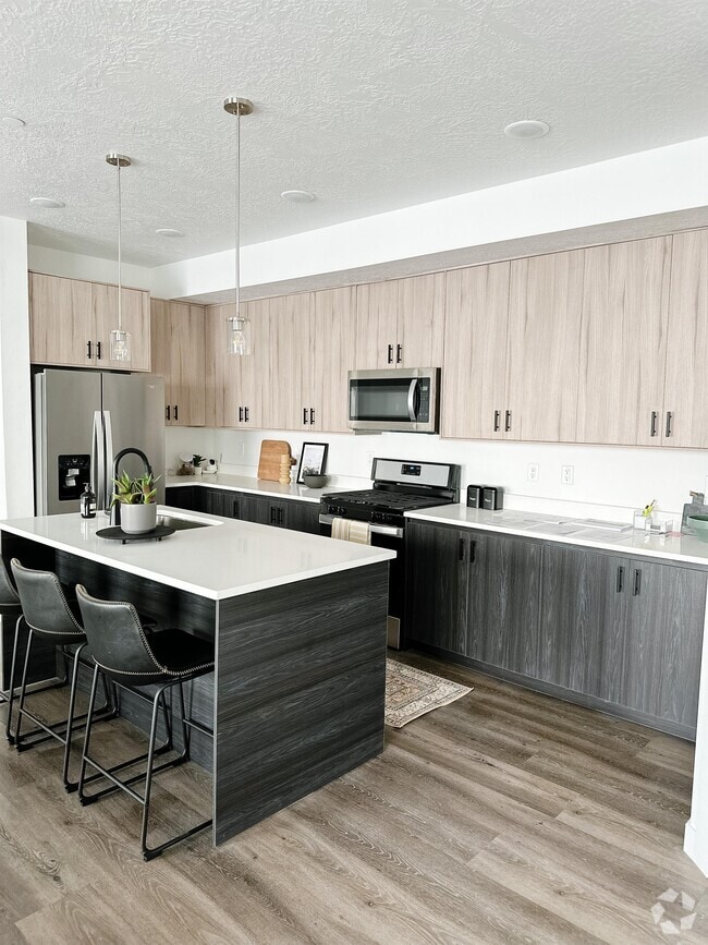 Building Photo - 1234 Sawmill Blvd Rental