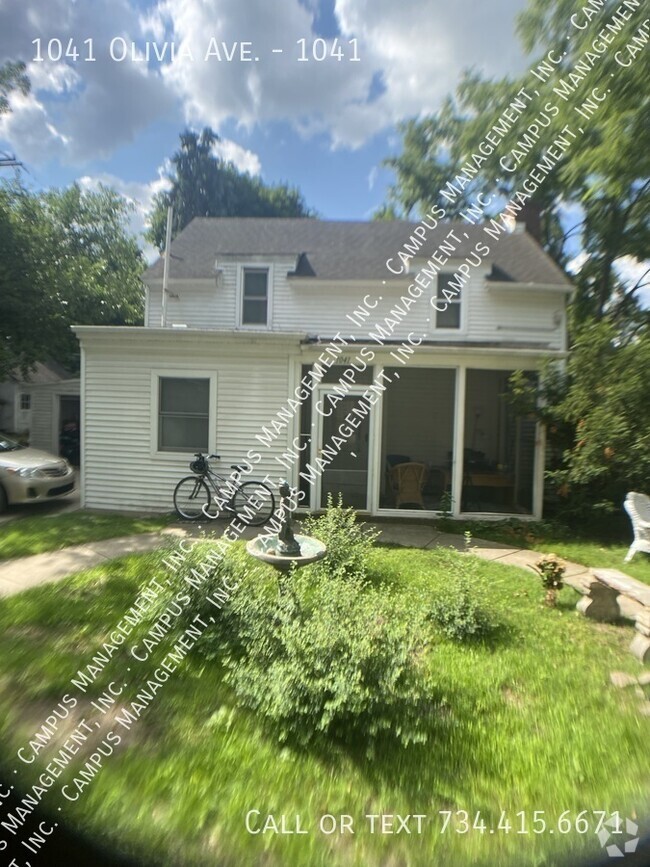 Building Photo - 4 BR Carriage House just south of Hill St.