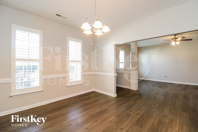 Photo - 708 Hawthorn Ridge Dr