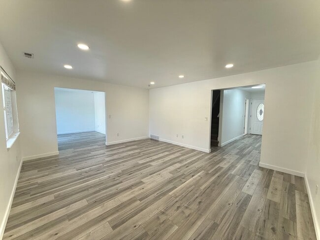 Photo - 3 Bedroom Home in Holladay Available August 1st