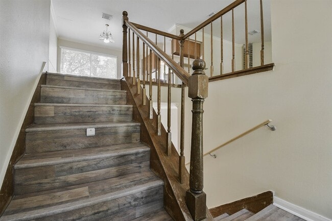 Photo - 2915 Valley Rose Dr